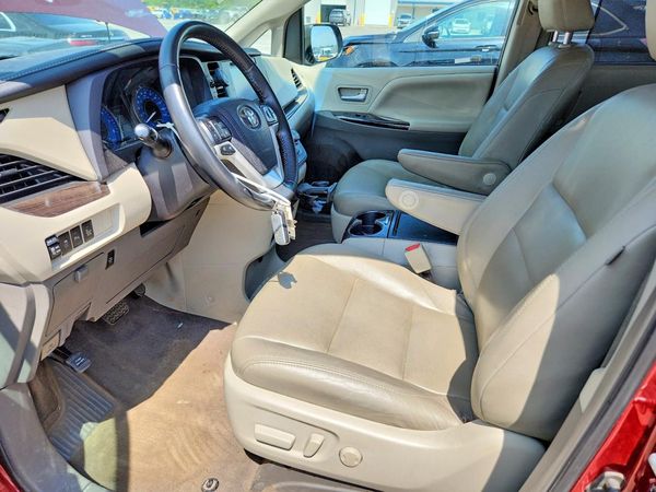 2017 TOYOTA SIENNA