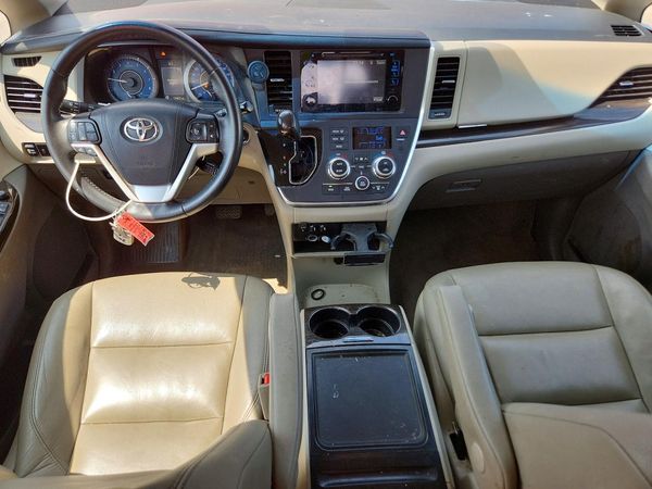 2017 TOYOTA SIENNA