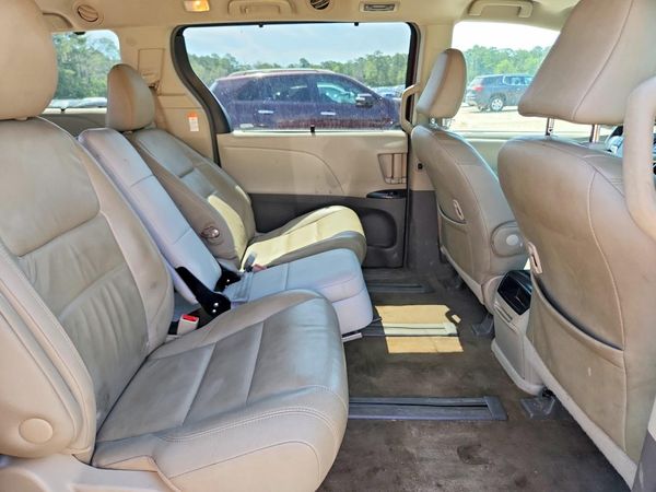 2017 TOYOTA SIENNA