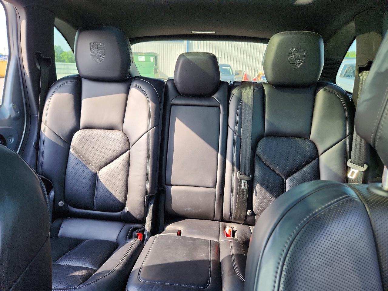 2017 PORSCHE CAYENNE