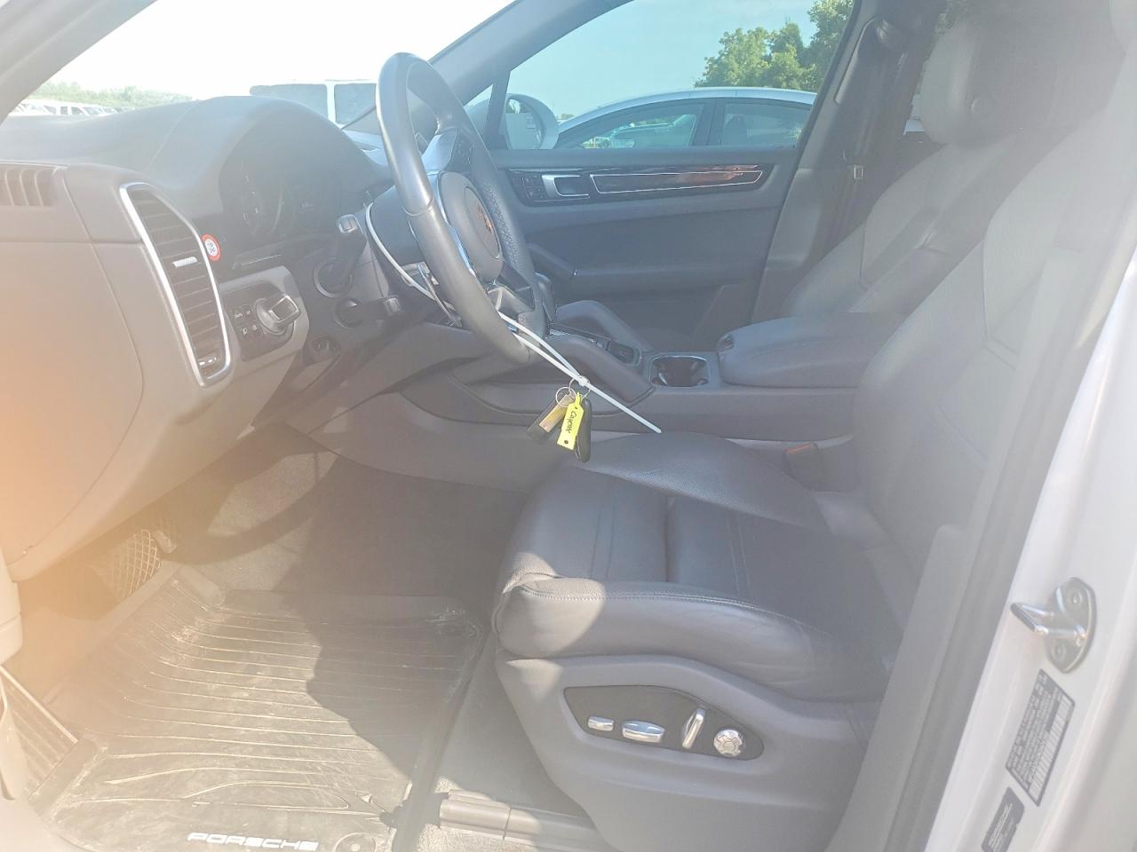 2019 PORSCHE CAYENNE