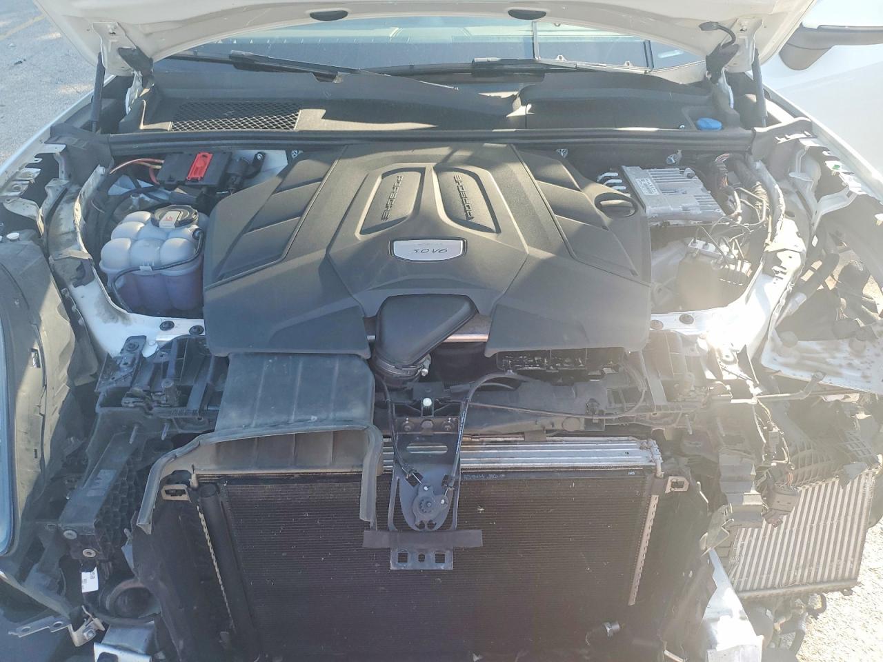 2019 PORSCHE CAYENNE