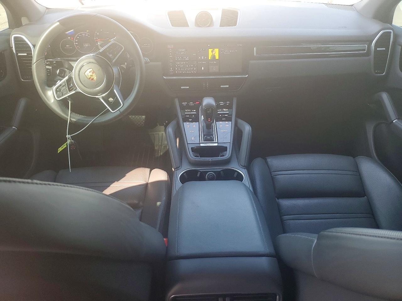 2019 PORSCHE CAYENNE