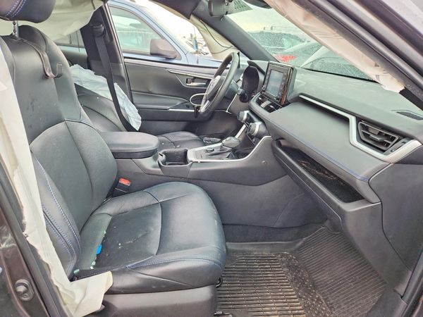 2022 TOYOTA RAV4 SE