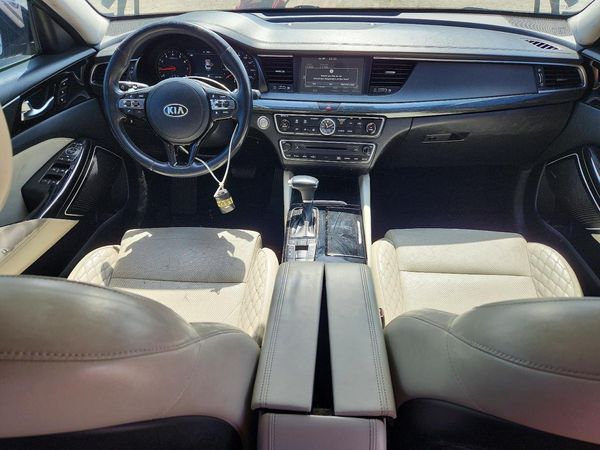 2017 KIA CADENZA