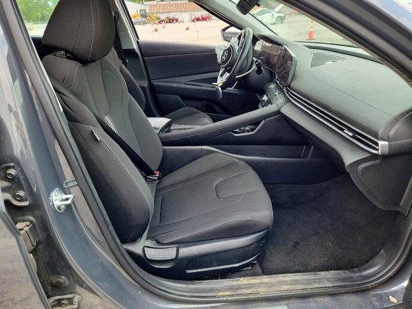 2025 HYUNDAI ELANTRA SEL Convenience — DENT