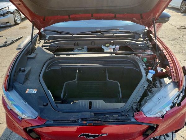 2021 FORD MUSTANG Premium — Engine bay