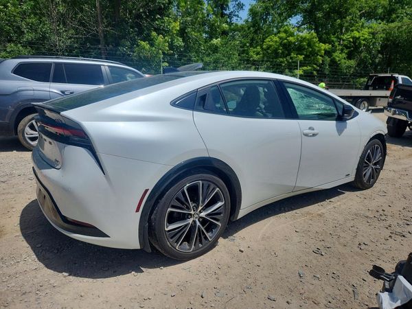2024 TOYOTA PRIUS