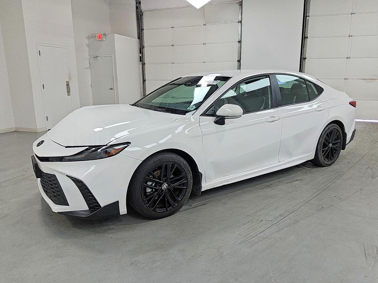 2025 TOYOTA CAMRY — Front 3/4