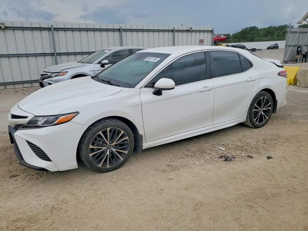 2018 TOYOTA CAMRY L/LE/SE/XLE — Front 3/4