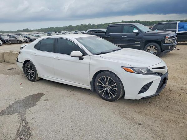 2018 TOYOTA CAMRY L/LE/SE/XLE — Passenger 3/4