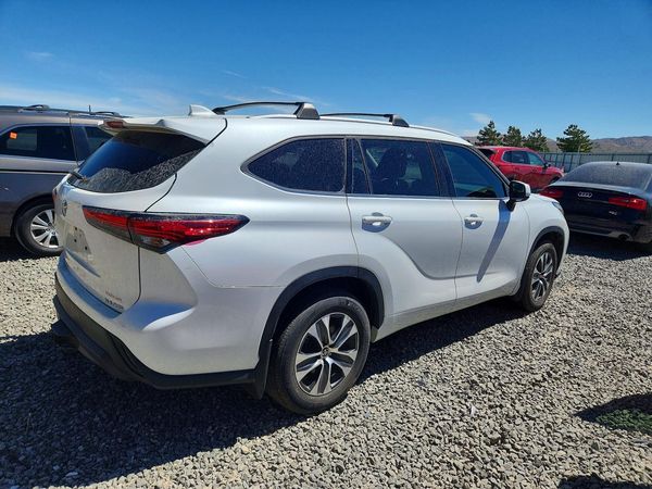 2022 TOYOTA HIGHLANDER XLE