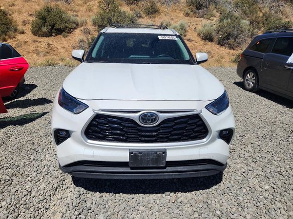 2022 TOYOTA HIGHLANDER XLE