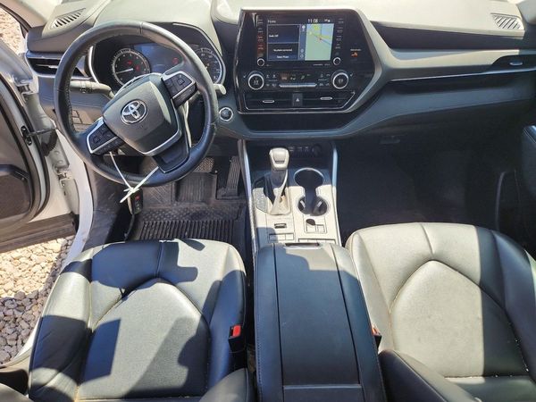 2022 TOYOTA HIGHLANDER XLE