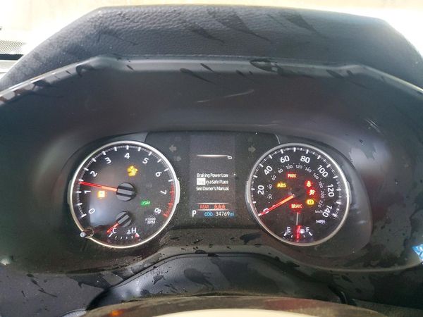2021 TOYOTA RAV4 XLE