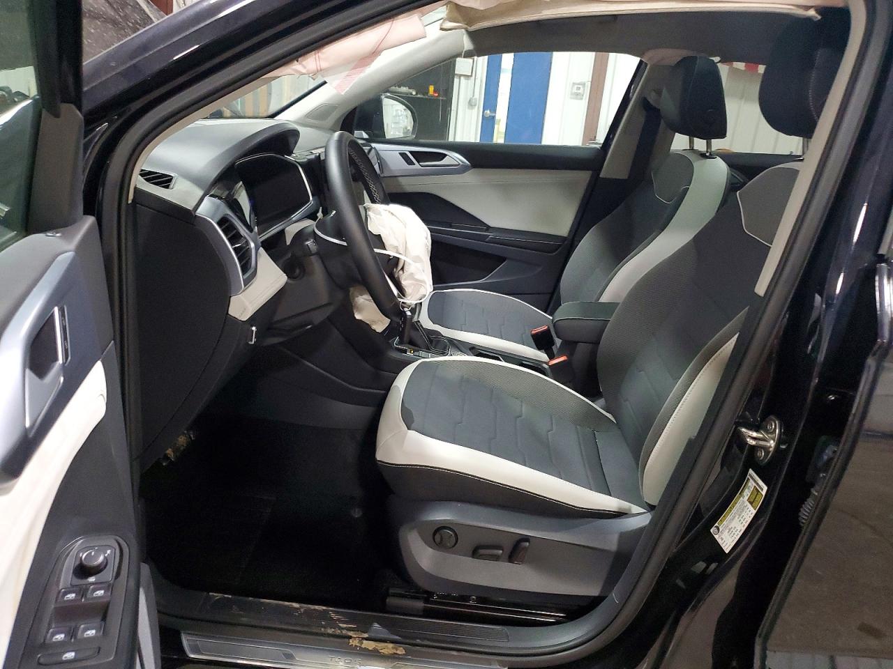 2025 VOLKSWAGEN TAOS 4Motion SE