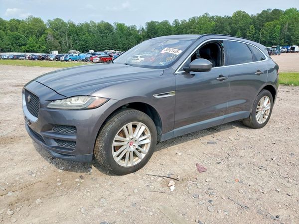 2017 JAGUAR F-PACE Prestige — Front 3/4