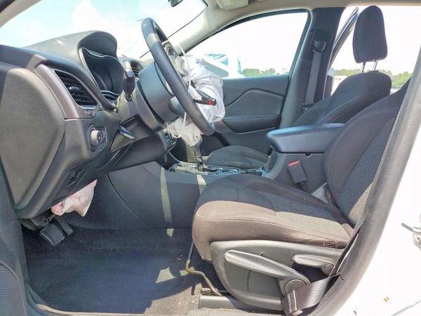 2019 JEEP CHEROKEE LATITUDE FWD