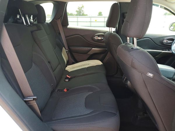 2019 JEEP CHEROKEE LATITUDE FWD
