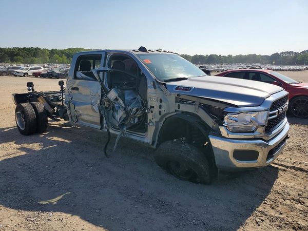 2024 RAM 3500 TRADESMAN CREW CAB 4X4