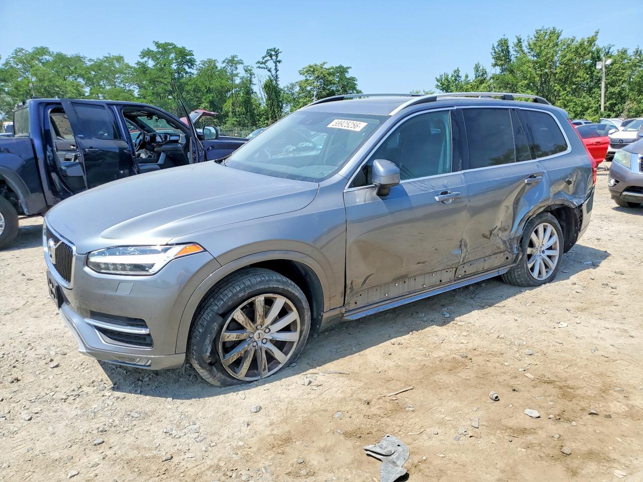 2017 VOLVO XC90 Momentum
