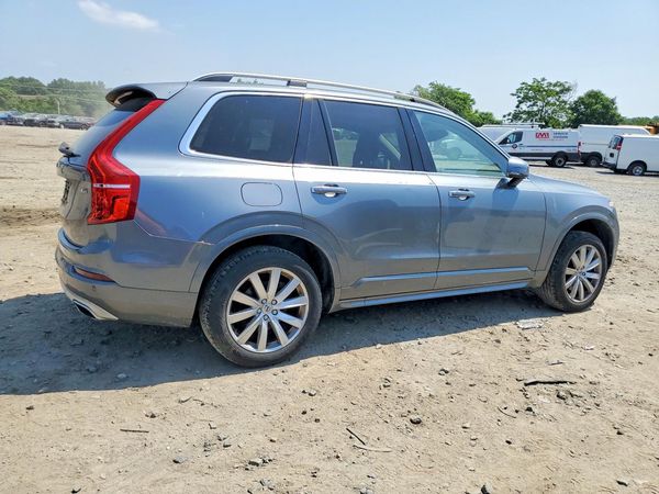 2017 VOLVO XC90 Momentum