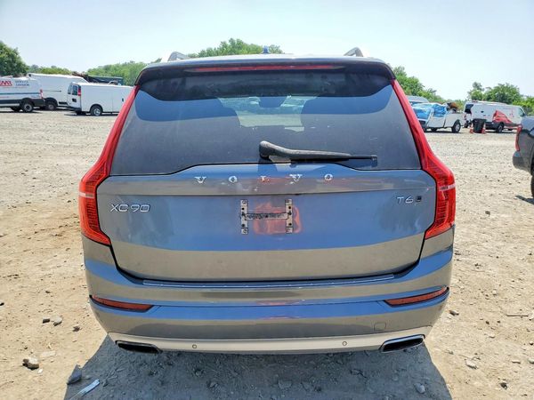 2017 VOLVO XC90 Momentum