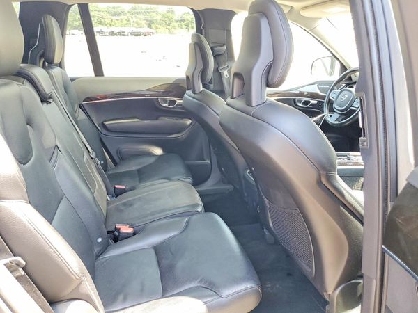 2017 VOLVO XC90 Momentum