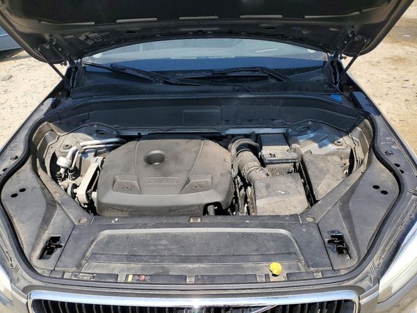 2017 VOLVO XC90 Momentum