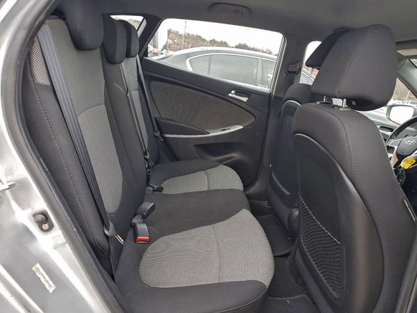 2012 HYUNDAI ACCENT
