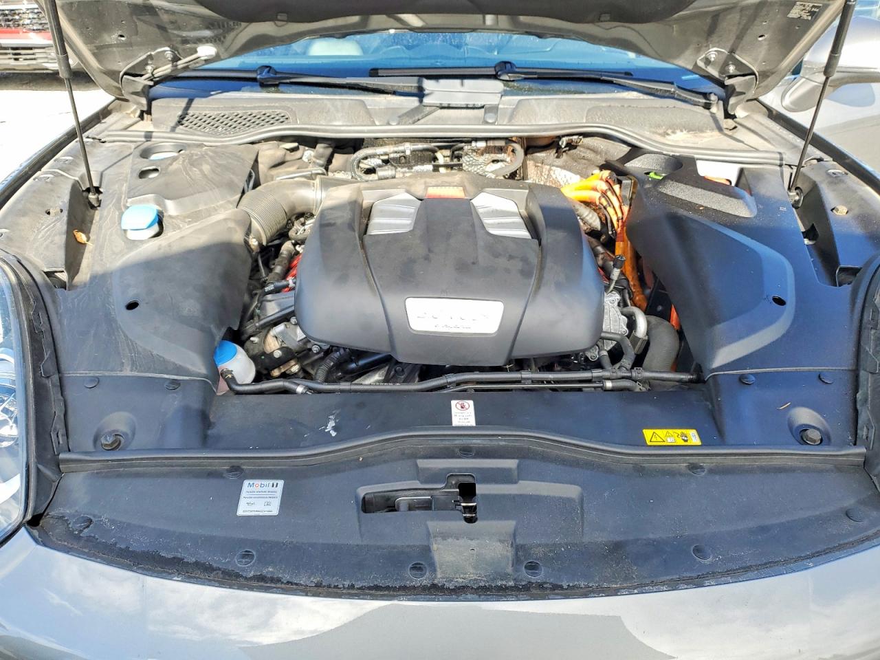 2016 PORSCHE CAYENNE
