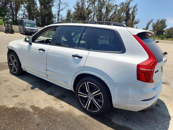 2018 VOLVO XC90 Momentum
