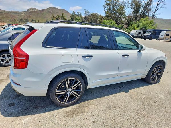 2018 VOLVO XC90 Momentum