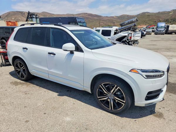 2018 VOLVO XC90 Momentum