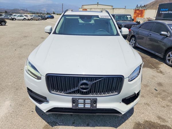 2018 VOLVO XC90 Momentum