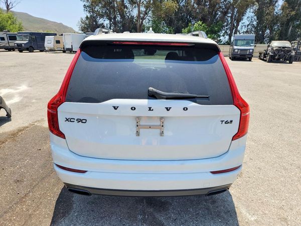 2018 VOLVO XC90 Momentum