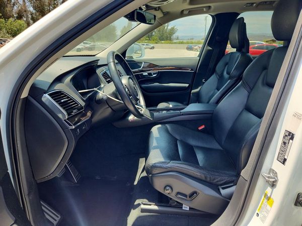 2018 VOLVO XC90 Momentum