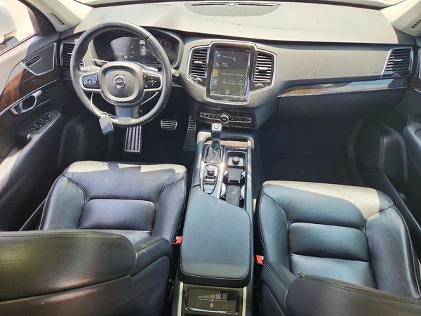 2018 VOLVO XC90 Momentum