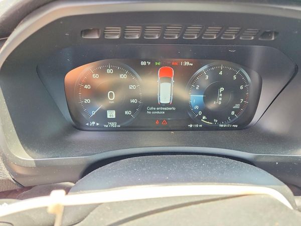 2018 VOLVO XC90 Momentum