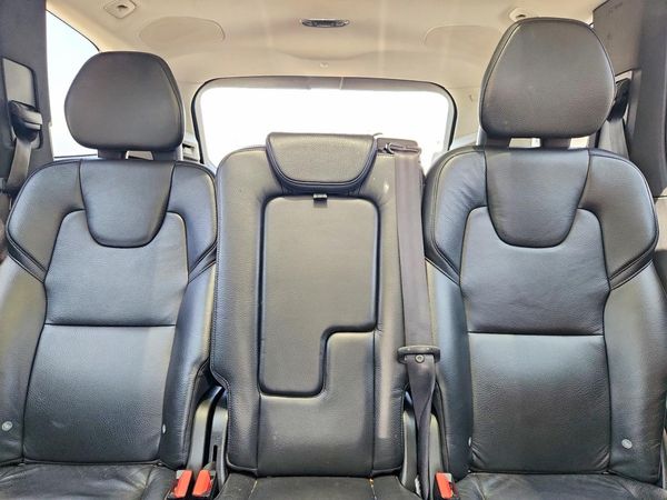 2018 VOLVO XC90 Momentum
