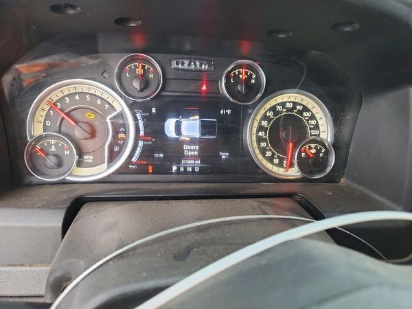 2013 RAM 1500 SLT CREW CAB 4X4