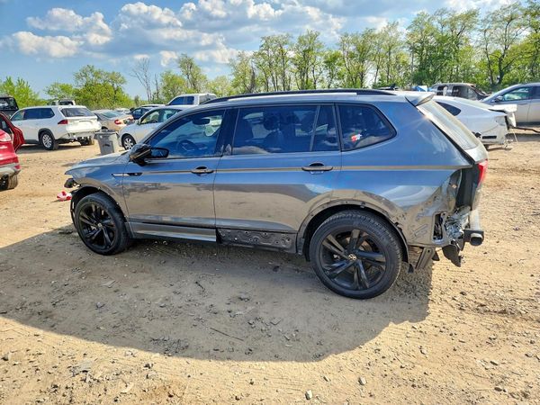 2023 VOLKSWAGEN TIGUAN SE R-Line Black