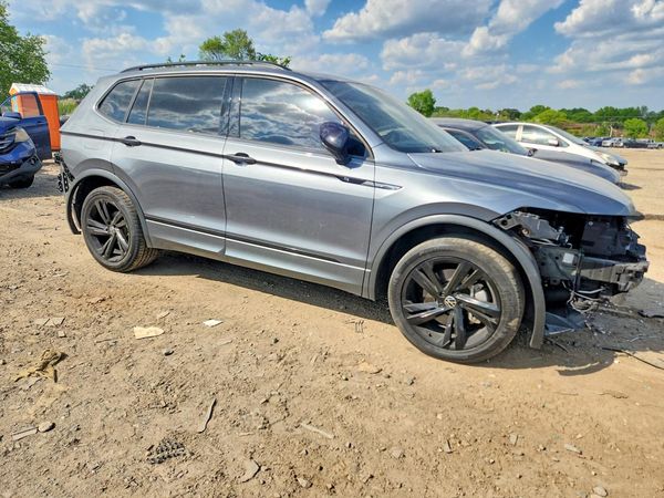 2023 VOLKSWAGEN TIGUAN SE R-Line Black