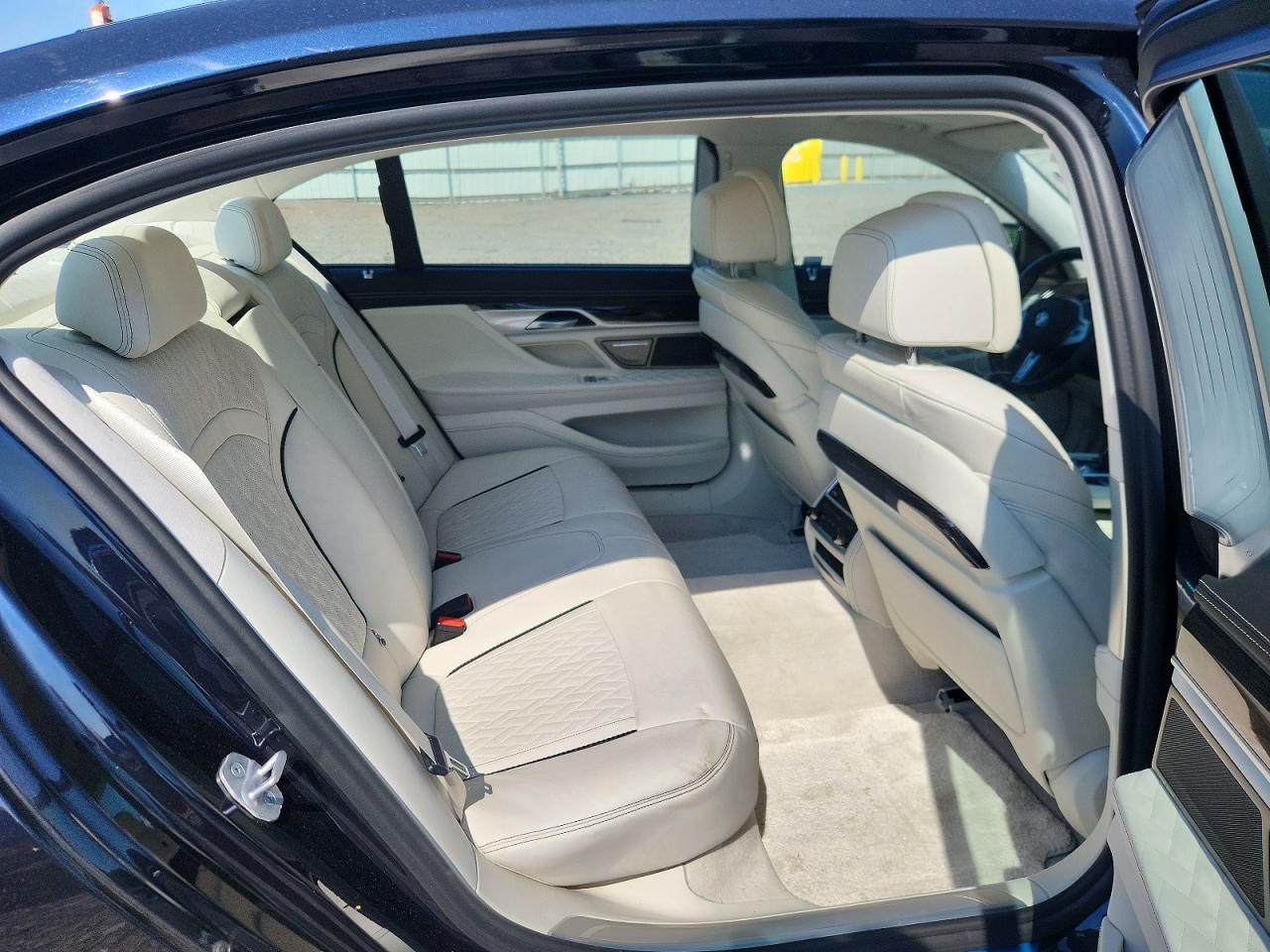 2021 BMW 750 xDrive
