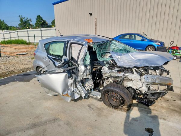 2014 TOYOTA PRIUS — Passenger 3/4