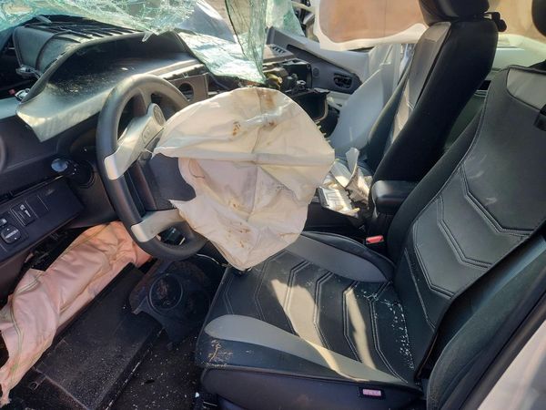 2014 TOYOTA PRIUS — DENT