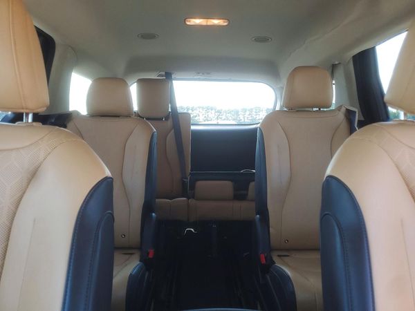 2024 KIA CARNIVAL LX, LX Seat Package
