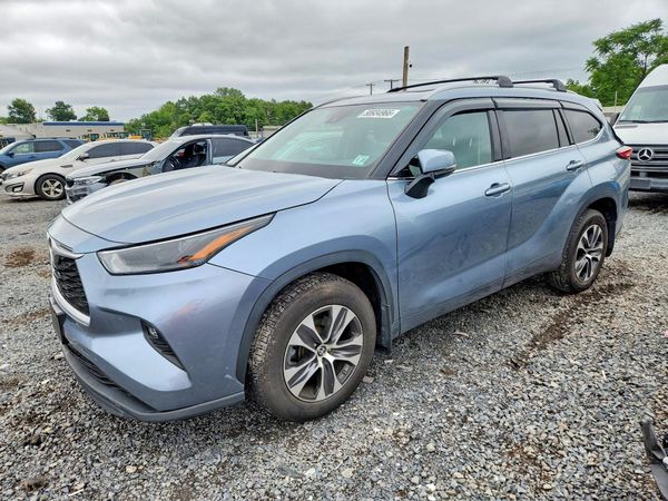 2022 TOYOTA HIGHLANDER XLE