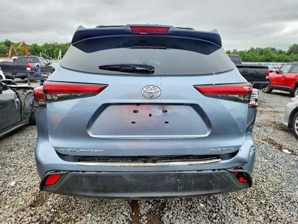 2022 TOYOTA HIGHLANDER XLE
