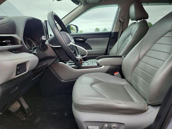 2022 TOYOTA HIGHLANDER XLE